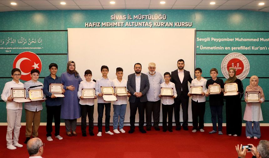 Sivas’ta 11 Öğrenci Hafızlık Belgesini Aldı