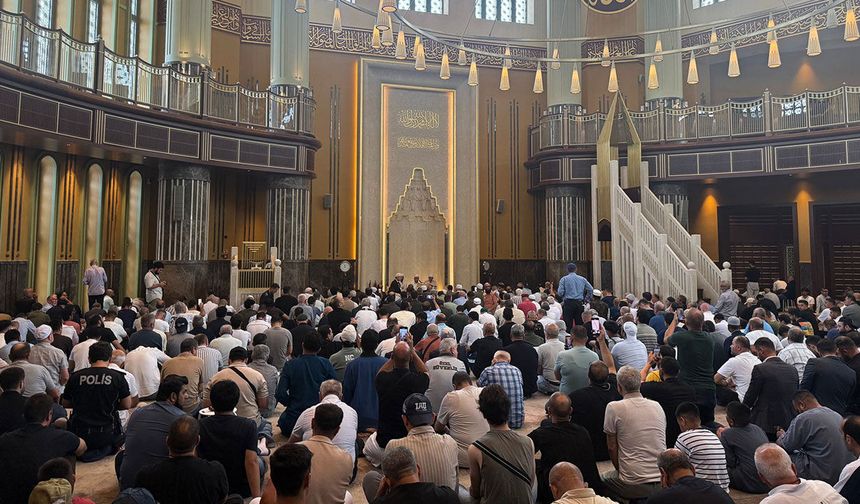 TAKSİM CAMİİ'NDE ZAFER MEVLİDİ