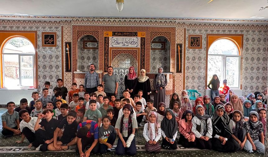 Hakkari'de 12 binin üzerinde öğrenci yaz Kur'an kurslarında eğitim alıyor