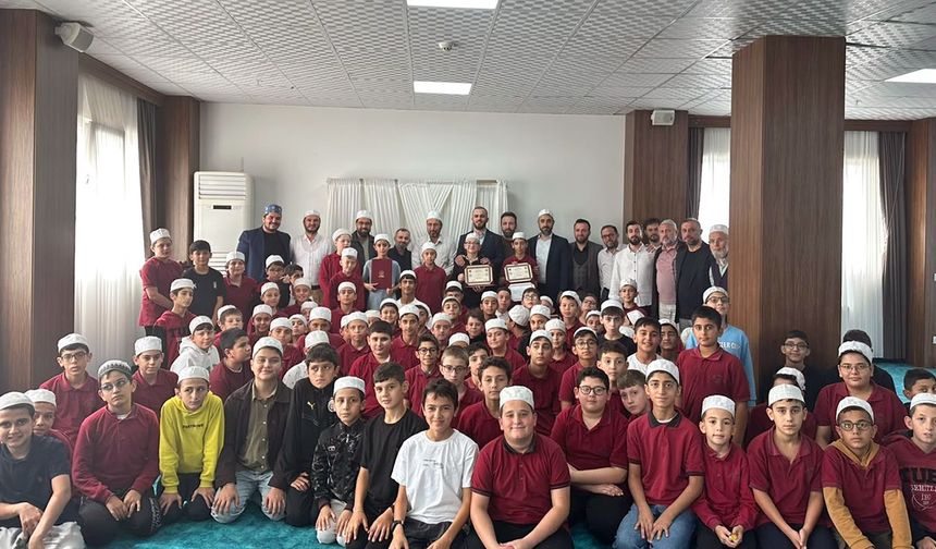 Pendik'te 10 hafız törenle icazet aldı