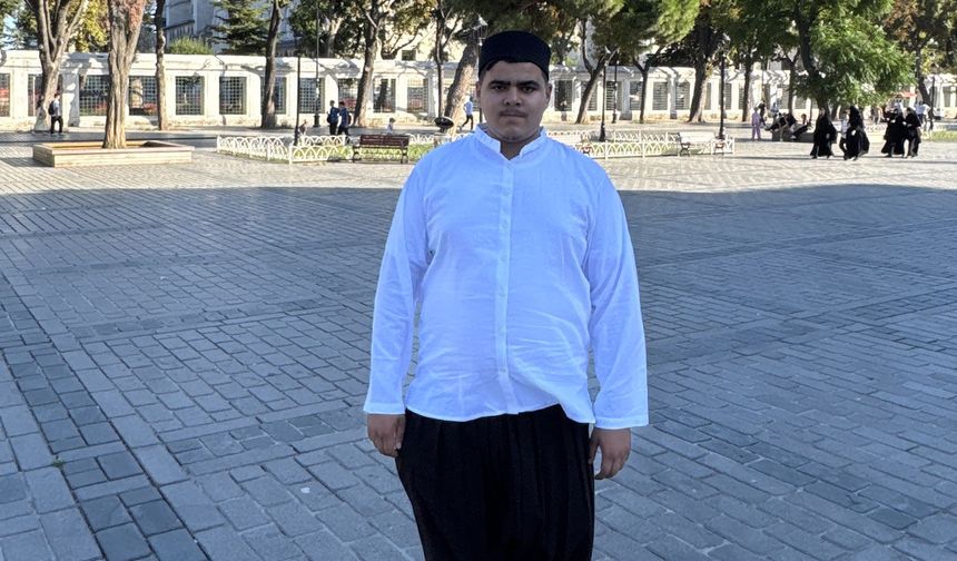 İMAM HATİPLİ GENÇ, İSTANBUL'DAN OTOSTOPLA UMREYE GİTTİ