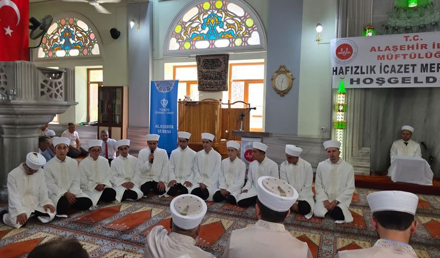 Alaşehir'de hafızlar icazet aldı