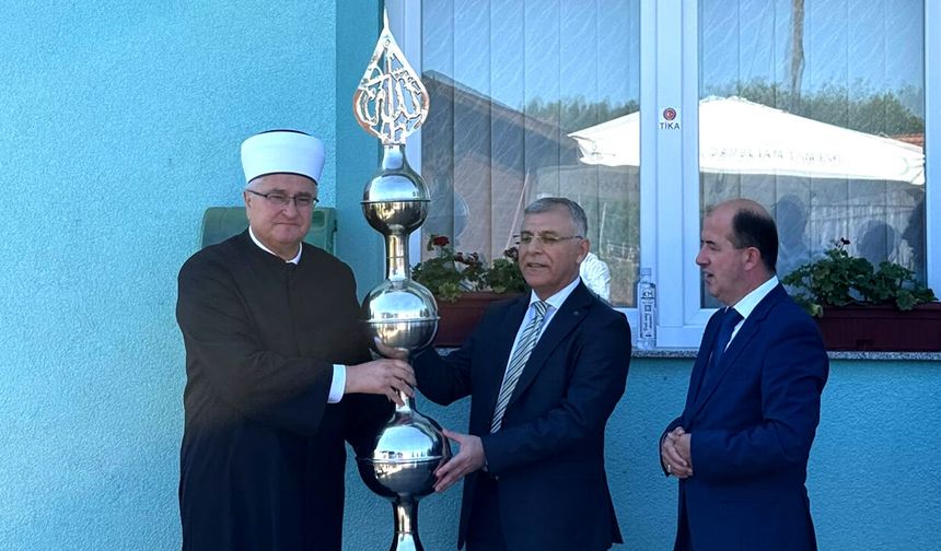 MALJEVAC CAMİSİ'NİN MİNARESİNE ALEM TAKILDI
