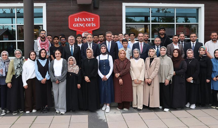 ERZURUM'DA GENÇLERLE BULUŞTU