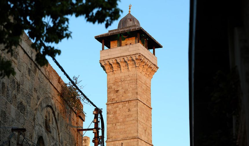 HAREM-İ İBRAHİM'DE EZANA ENGEL