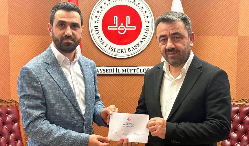 Türkiye birincisi din görevlisi ödüllendirildi