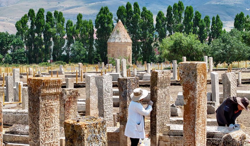 SELÇUKLU MEZARLIĞI'NDA TARİHİ KEŞİF
