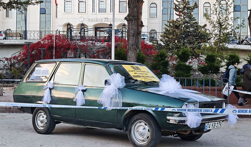 CAMİ İNŞASINA DESTEK İÇİN 44 YILLIK OTOMOBİLİNİ BAĞIŞLADI