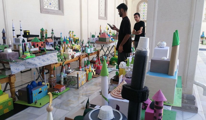 Karaman'da cami maketleri sergilendi