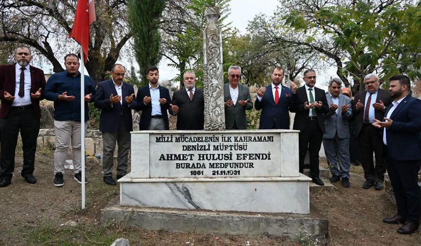 Denizli'de din görevlileri, Müftü Ahmet Hulusi Efendi'yi kabri başında andı