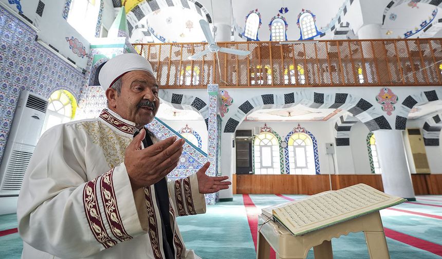 İZMİR'DE DİN GÖREVLİSİ 6 AYLIK MAAŞINI DEVLETE BAĞIŞLADI