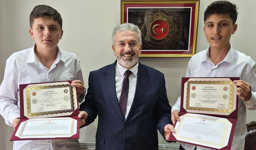 İKİZ KARDEŞLER HAFIZ OLDU