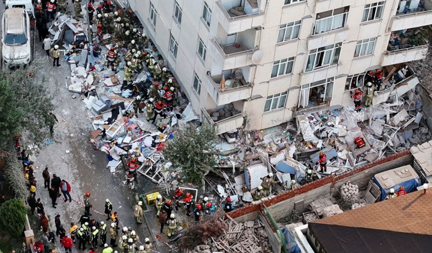 İSTANBUL'DA 7 KATLI BİNA KISMEN ÇÖKTÜ