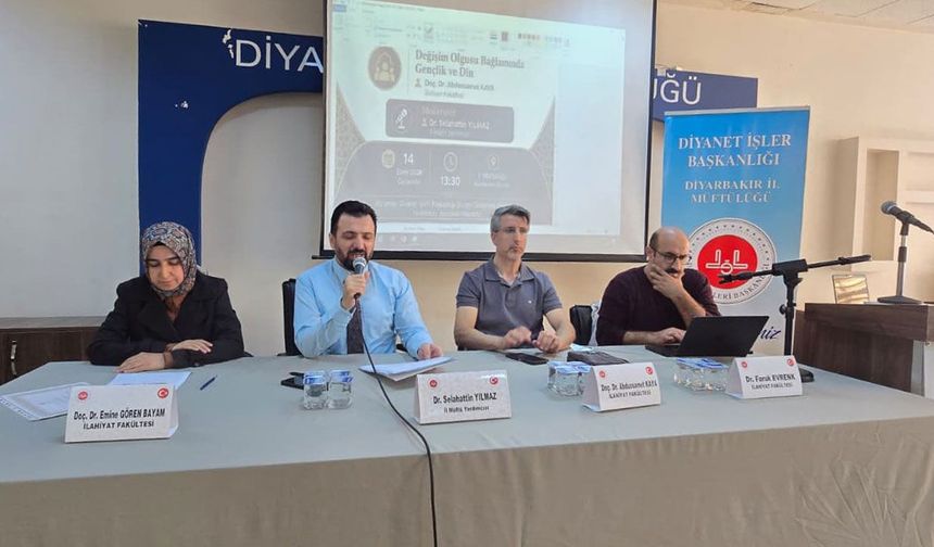 Gençlik ve Güncel Akımlar Paneli