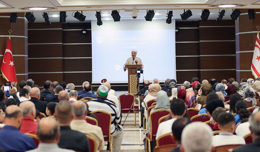 PROF. DR. ARPAGUŞ KKTC’DE DİN GÖREVLİLERİYLE BULUŞTU