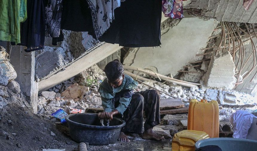 YEMEN'DE SİVİLLER YAŞAM MÜCADELESİ VERİYOR