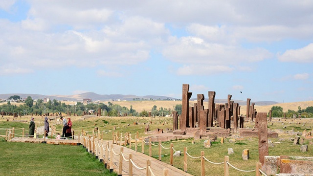 "Geçmişimizi ve tarihimizi öğrendik. Gelip buralarda yaşamak istiyoruz." diyen Alıcı, şunları söyledi: