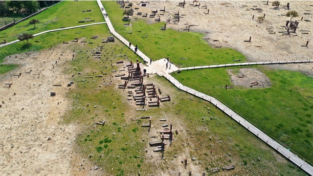 Buraya geldiğimizde tarihi tam yaşıyoruz. Burada günümüzün yenilikleri yok, tamamıyla tarihi doku var. Şehrin her tarafında tarihi doku var."