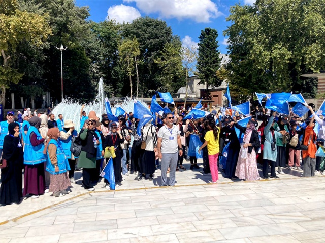 Öğrenci velilerinin de yoğun ilgi gösterdiği “Yazımda Kardeşlik Var” Eğitim Programı Gençlik Kampları, 10 Ağustos’ta Mardin ve İstanbul’da düzenlenecek kapanış programlarıyla sona erecek.