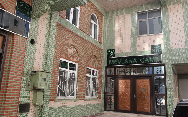 Proje sayesinde güne 15 Kw elektrik üretiliyor ve kullanım fazlası elektriği Uludağ Elektrik Dağıtım A.Ş.’ye (UEDAŞ) satarak cami için ek gelir elde ediyorlar.

- Yüksek gelen elektrik faturasının çözümünü güneş panelleriyle bulduk

Projeye dair Diyanet Haber'e konuşan Mevlana Camii İmam-Hatibi Cemil Sancar, şunları söyledi: