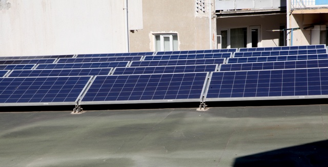 - Günlük 15 kw’lık elektrik üretimimiz var

Sancar, "Camii ve Kur’an kursu binalarının üzerine kurulan 40 panelden oluşan sistem sayesinde güne 15 Kw elektrik üretiyoruz ve kullanım fazlası elektriği elektrik dağıtım şirketi UEDAŞ’a satarak camiye gelir elde etmekteyiz.” dedi.