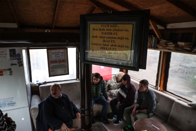 - "Buraya her dinden insan geliyor"

Kır, kendisine birçok vatandaş ve sivil toplum kuruluşunun da yardımcı olduğunu aktararak, "Bu işler el birliğiyle yapılan işler. Herkesin katkısı oluyor." dedi.

İnsanlara dokunduğu için kendini şanslı gördüğünü vurgulayan Kır, şunları kaydetti: