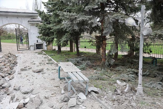 Azak Denizi kıyısında 10 dönümlük bir arazi üzerinde inşa edilen ve 2005'te ibadete açılan cami, savaş öncesinde şehre gelen turistlerin ziyaret ettiği mekanlardan biriydi.