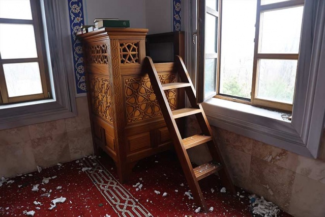 Ukrayna'nın Mariupol kentinde Kanuni Sultan Süleyman ve Hürrem Sultan'ın anısına hayırsever bir Türk tarafından yaptırılan cami, çatışmalarda hasar gördü.