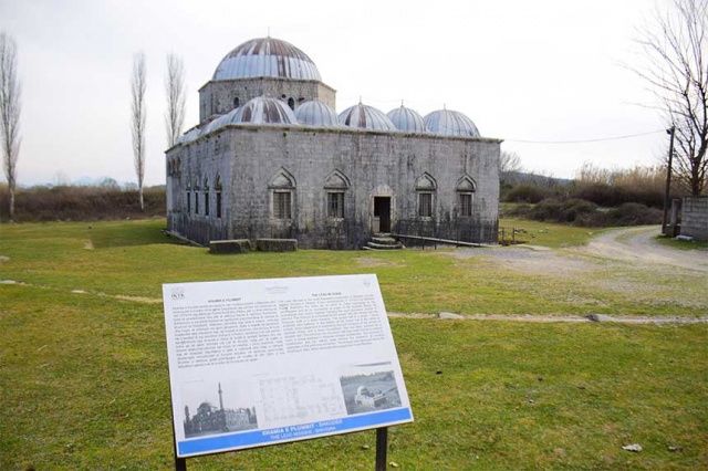 Buşatlı Mehmet Paşa tarafından 1773-1774'te inşa edilen bu Osmanlı camisi, uzun yıllar ülkenin en büyük camisi olarak hizmet verdi.