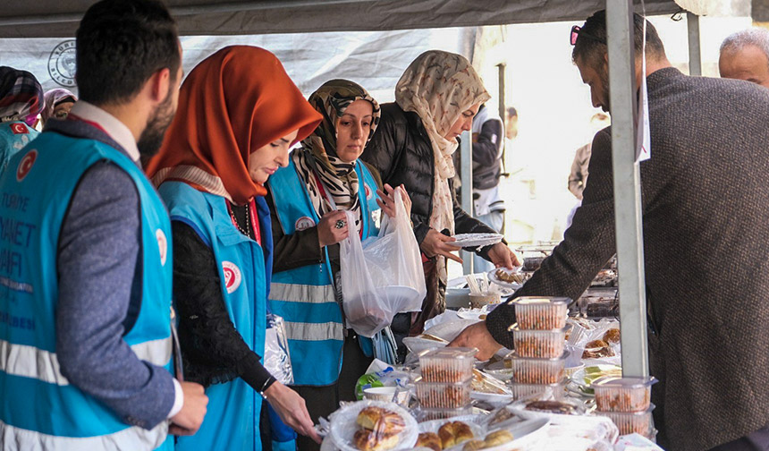 kanserli-çocuklar-yararına-kermes-22