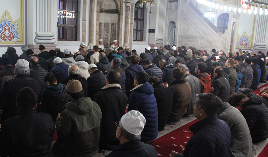 90-bin-camide-sabah-namazı-vaktinde-Kur'an-ı-Kerim-okundu10bolu