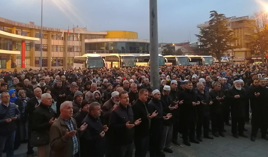 Düzceli-umreciler-kutsal-topraklara-uğurlandı02