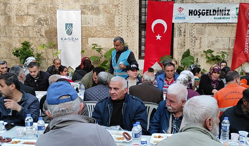 Adanalılar-tarihi-Ramazanoğlu-Medresesi’nde-iftarlarını-açıyor02