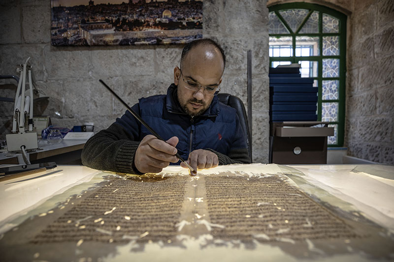 2023.06.16 Mescidi Aksadaki Tarihi El Yazması Eserler Filistin Uzmanlarca Onarılıyor (1)