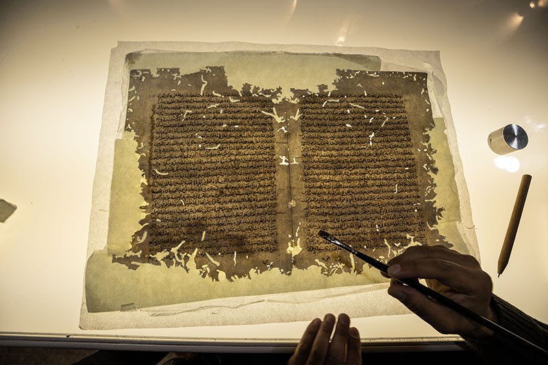 2023.06.16 Mescidi Aksadaki Tarihi El Yazması Eserler Filistin Uzmanlarca Onarılıyor (9)