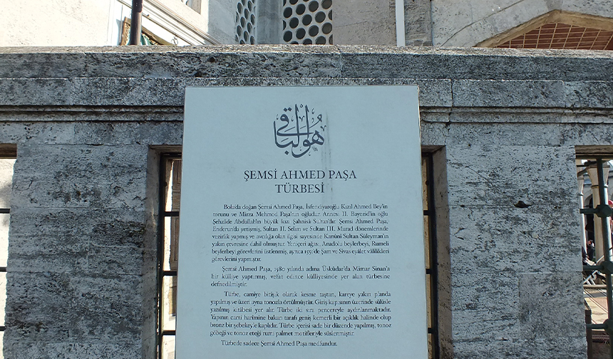 Şemsi-Ahmet-Paşa-türbesi