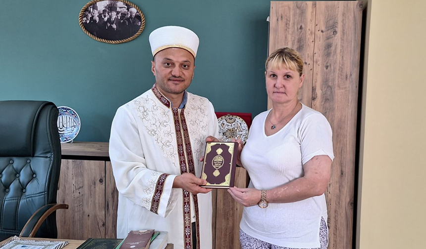 Bulgaristan-vatandaşı-Stateva,-Müslüman-oldu02