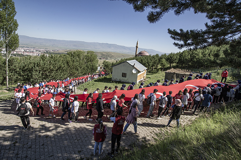 2023.07.14 Erzurumlu Gençler 15 Temmuz Yürüyüşünde 500 Metrelik Türk Bayrağı Taşıdı (6)