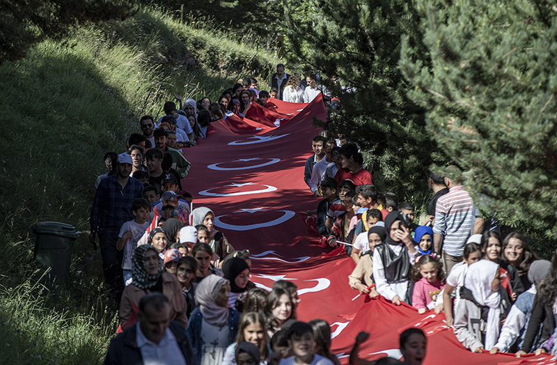 2023.07.14 Erzurumlu Gençler 15 Temmuz Yürüyüşünde 500 Metrelik Türk Bayrağı Taşıdı (9)