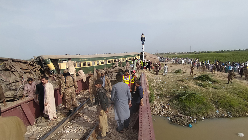 20230806 Pakistan Yolcu Treni Kazası (1)
