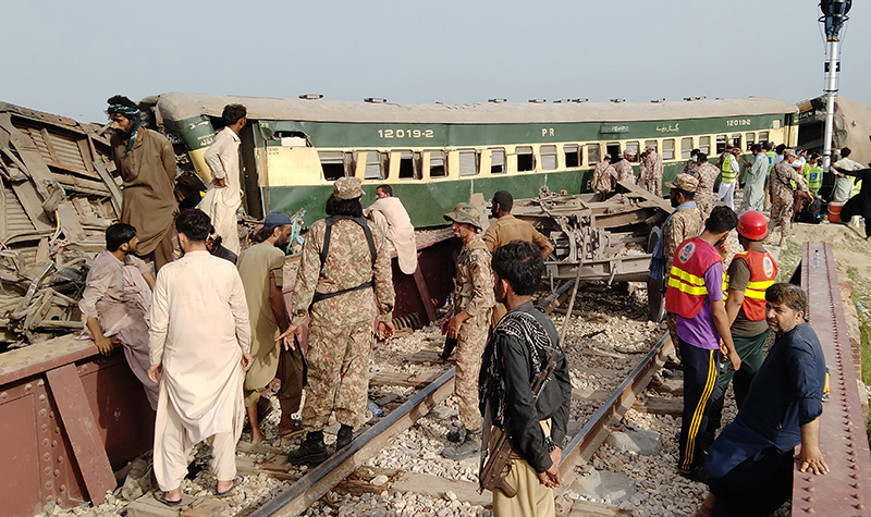 20230806 Pakistan Yolcu Treni Kazası (2)