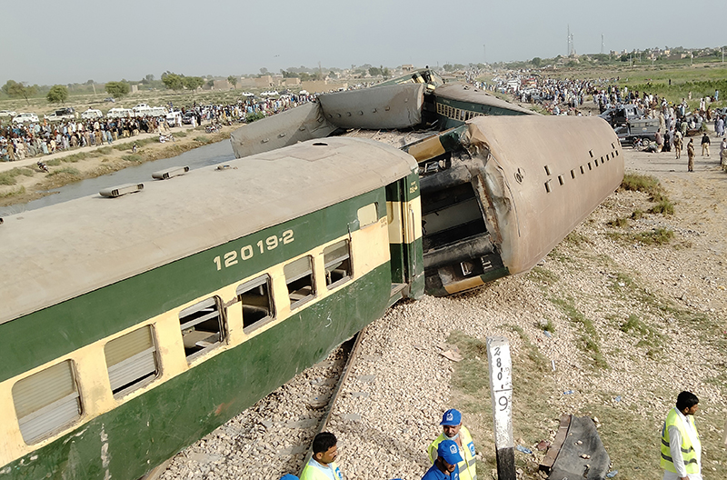 20230806 Pakistan Yolcu Treni Kazası (5)