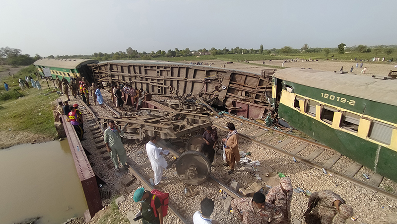 20230806 Pakistan Yolcu Treni Kazası (6)