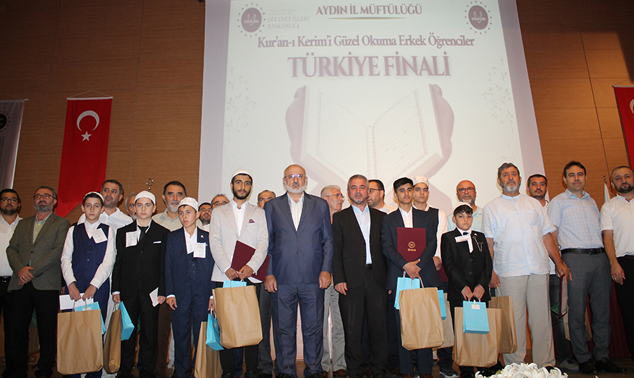 Kur’an-ı Kerim’i Yüzünden Güzel Okuma Yarışması Türkiye Finali yapıldı-1