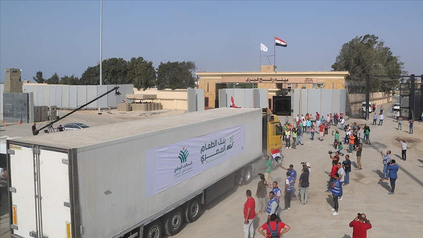Gazze'ye ikinci yardım konvoyu Refah Sınır Kapısı'ndan giriş yaptı (3)