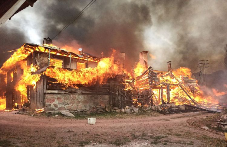 Kastamonu'da 43 köy evini etkileyen yangın kontrol altına alındı 1