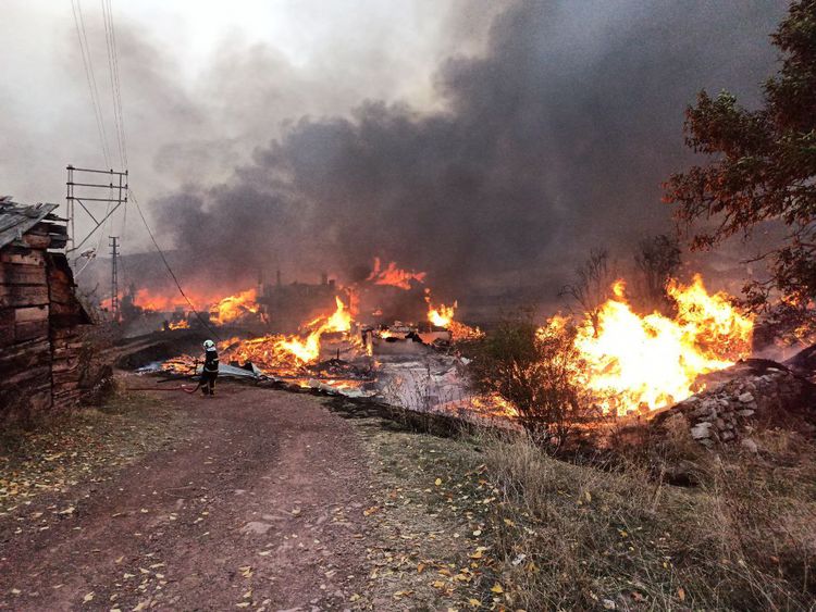 Kastamonu'da 43 köy evini etkileyen yangın kontrol altına alındı 2