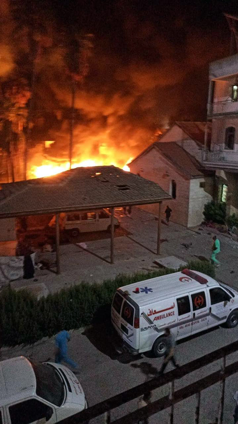 İşgalci İsrail'in Gazze'deki El-Ehli Baptist Hastanesini bombalaması sonucu 500 kişinin öldüğü bildirildi.