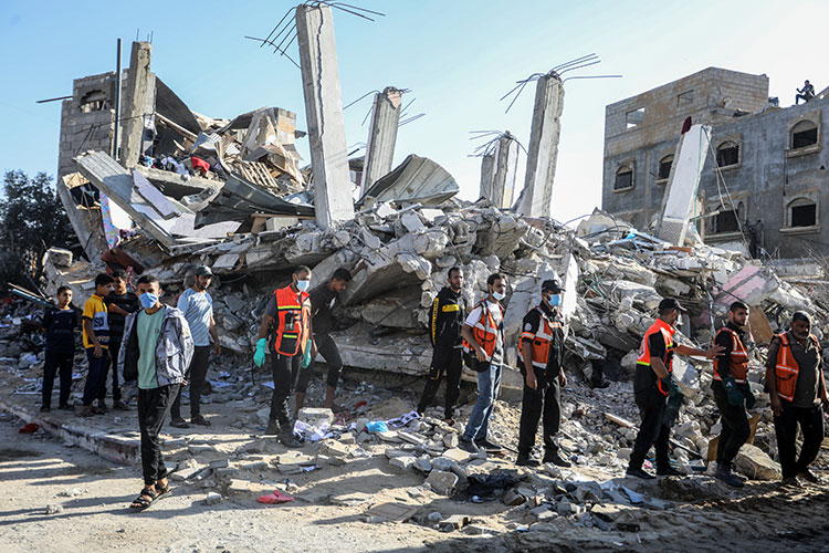 İsrail, Gazze'deki Şifa Hastanesi Yerleşkesi'nde bir poliklinik binasını bombaladı (3)