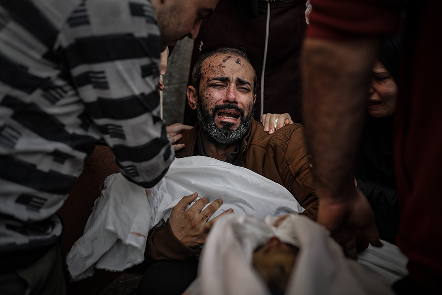 Katil İsrail'in Gazze'de gece boyu süren hava ve topçu saldırılarında onlarca kişi öldü (1)